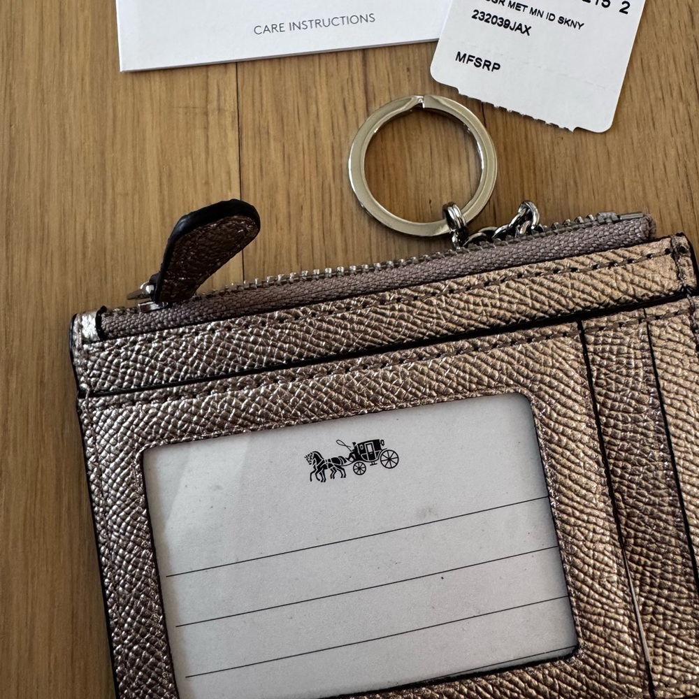NWT: Coach Metallic Champagne Leather Zip Card Case with Keyring - Picture 4 of 7